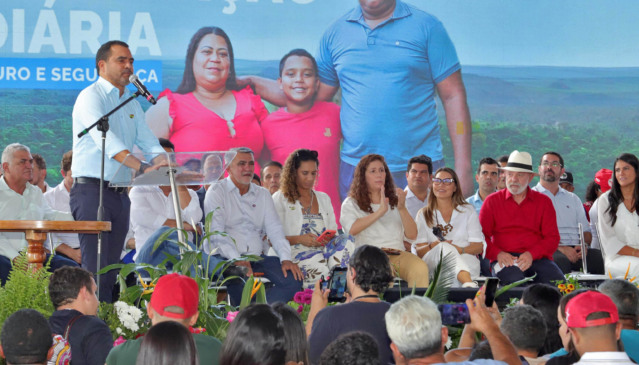 Durante evento na orla do Rio Araguaia, o governador Wanderlei Barbosa destacou a importância do investimento de mais de R$ 62 milhões na área da saúde, da região do Bico do Papagaio - Foto: Antonio Gonçalves/Governo do Tocantins