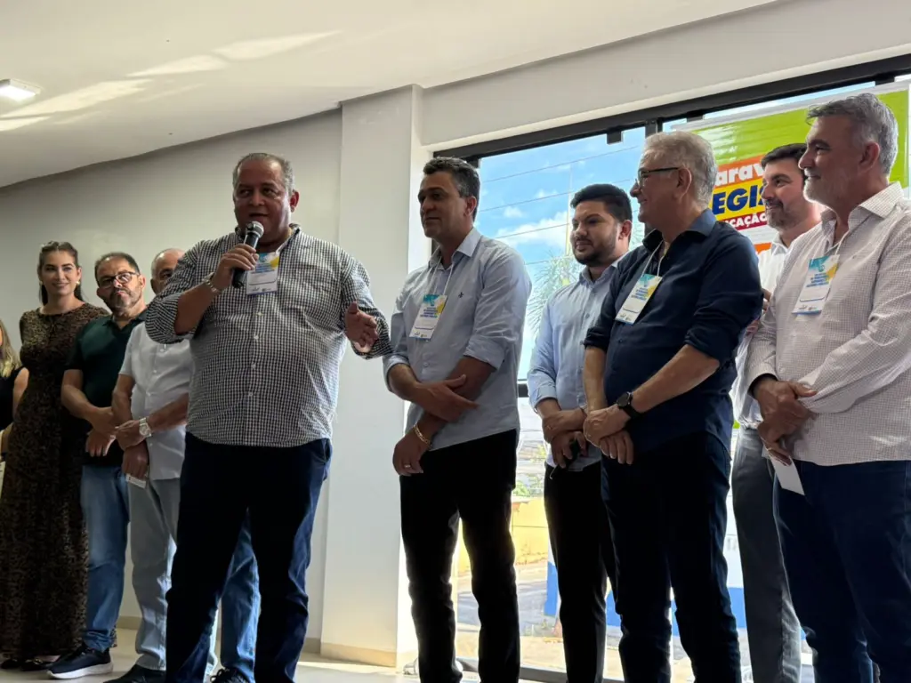 Em DNO: Com crachá de vereador, Gomes faz corpo a corpo em evento e destaca: “continuo sendo um senador com alma de vereador”