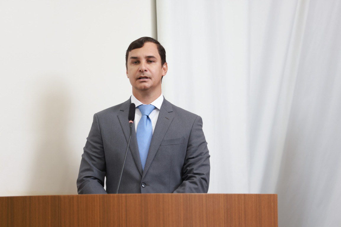 Prefeito em exercício, Carlos Velozo, garante estabilidade e deixa claro que não haverá mudanças no secretariado nem demissões Prefeito em exercício, Carlos Velozo, garante estabilidade e deixa claro que não haverá mudanças no secretariado nem demissões