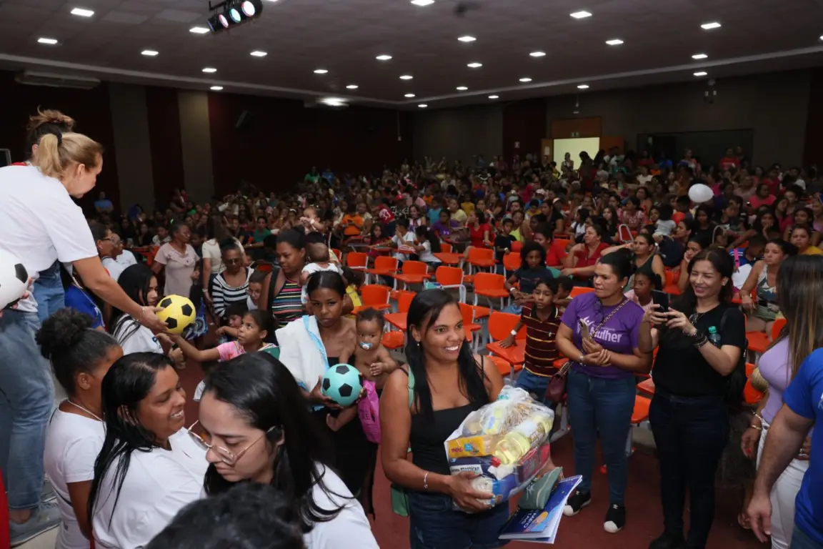 Ação da Prefeitura de Palmas e da ONG Love Together Brasil beneficia 1500 pessoas na Capital Ação da Prefeitura de Palmas e da ONG Love Together Brasil beneficia 1500 pessoas na Capital