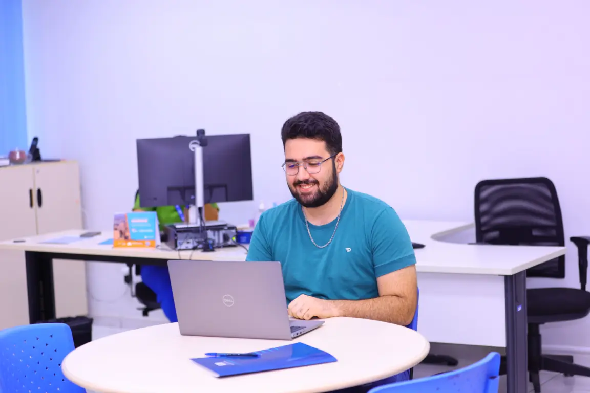 Tocantins abre vagas de estágio para níveis médio, técnico e superior em 15 municípios; bolsas podem chegar até R$ 1,2 mil