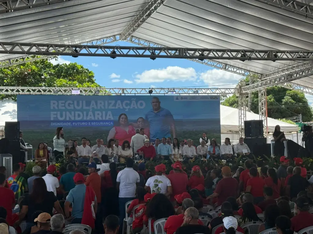 Lula em Araguatins: Dorinha destaca presença popular e diz que agenda marca “um novo momento com relação a regularização fundiária” no TO