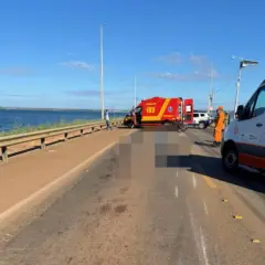Motociclista morreu na ponte Governador José Wilson Siqueira Campos, na TO-080 — Foto: Bombeiros/Divulgação