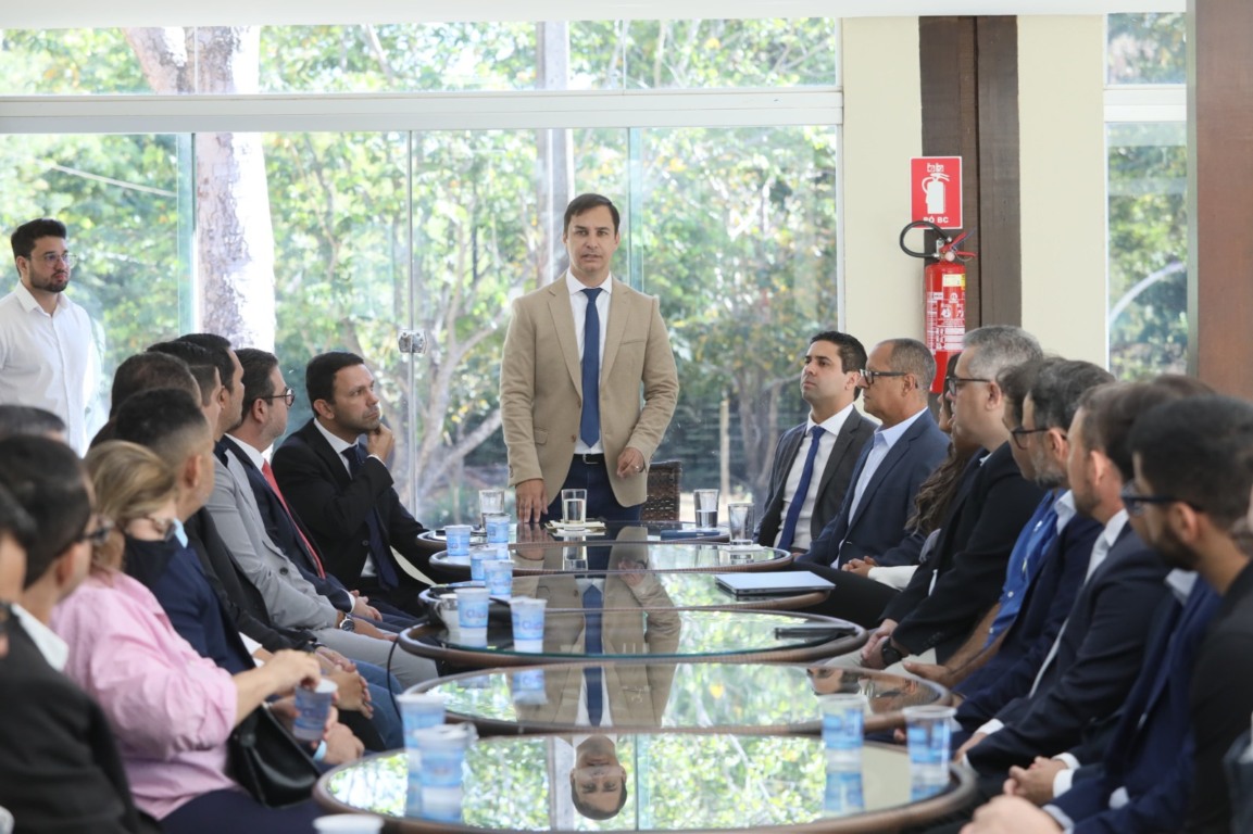 Carlos Velozo reúne secretariado e garante: “não existe insegurança nem rompimento”; Eduardo pede que planejamento seja seguido