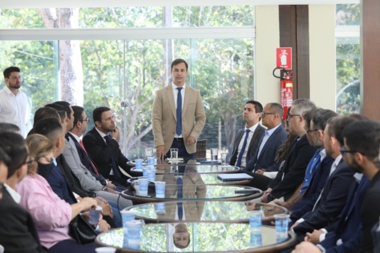 Carlos Velozo reúne secretariado e garante: “não existe insegurança nem rompimento”; Eduardo pede que planejamento seja seguido