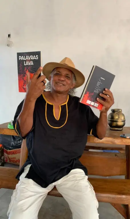 Palavras em Lava: Toninho de Arapapá Barbosa celebra a poesia e as vivências no lançamento de sua obra