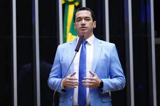 Sem citar nomes, Guimarães acusa adversários de montarem “milícia” para propagar conteúdo falso contra ele e dispara: “desespero e devaneio”