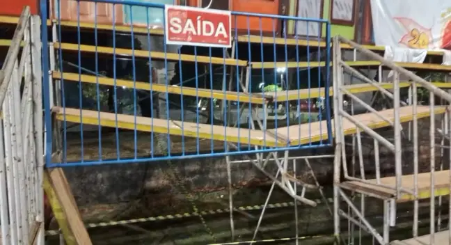 Estrutura da arquibancada desabou durante São João do Cerrado, em Araguaína — Foto: Divulgação/Bombeiros