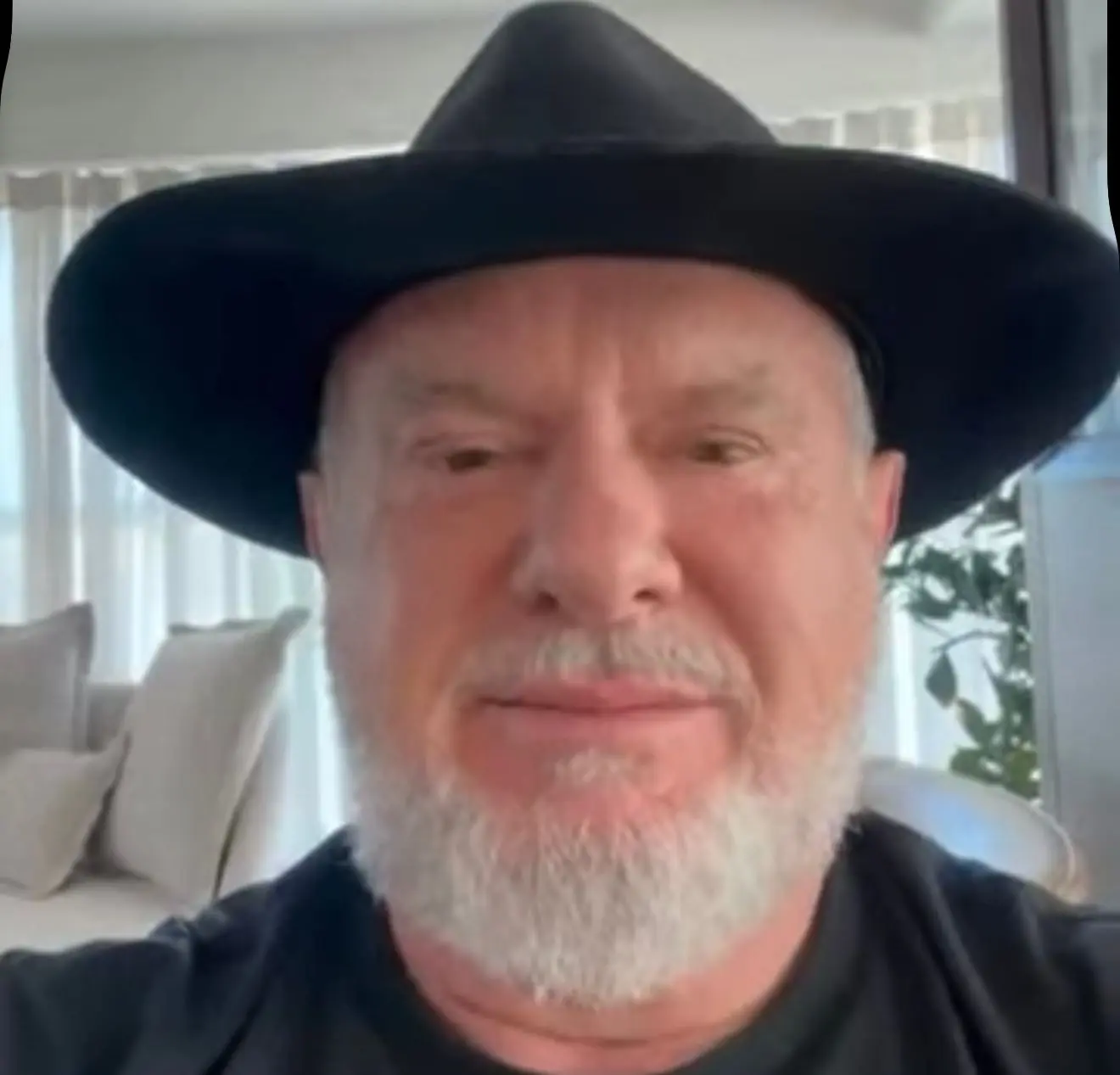 Guerra política entre Carlesse e Vicentinho tem novo capítulo e troca de farpas pública: “vou andar é com o povo”