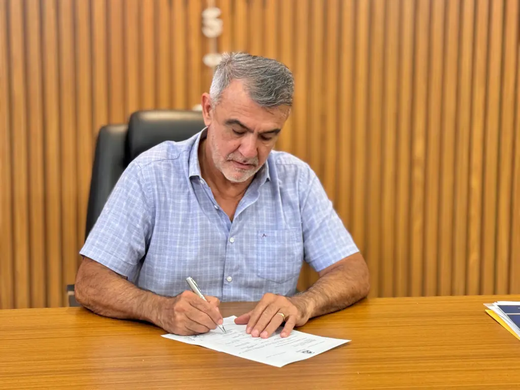 Amélio destina mais de R$ 1 milhão para obras em espaços públicos e reforço na saúde em cinco cidades Amélio destina mais de R$ 1 milhão para obras em espaços públicos e reforço na saúde em cinco cidades