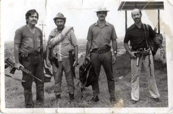 Os tenentes do Exército Lício Augusto Maciel e José Conegundes Nascimento (3º e 4º da esq. para dir.) foram os militares que mais mataram na Guerrilha do Araguaia - Foto: HL Filmes/divulgação 