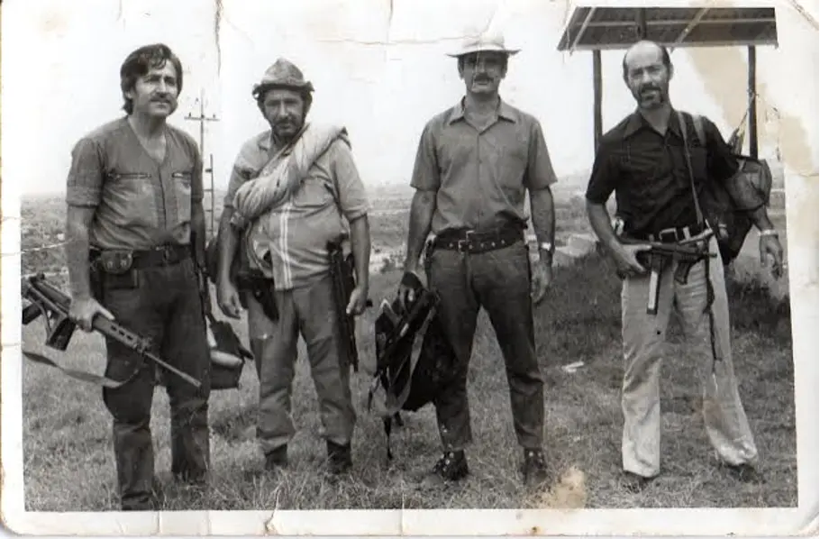 Os tenentes do Exército Lício Augusto Maciel e José Conegundes Nascimento (3º e 4º da esq. para dir.) foram os militares que mais mataram na Guerrilha do Araguaia - Foto: HL Filmes/divulgação Os tenentes do Exército Lício Augusto Maciel e José Conegundes Nascimento (3º e 4º da esq. para dir.) foram os militares que mais mataram na Guerrilha do Araguaia - Foto: HL Filmes/divulgação