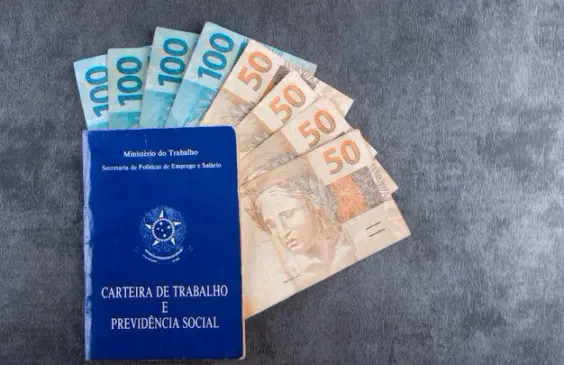 Lula sanciona lei que estrutura carreira e reajusta salários