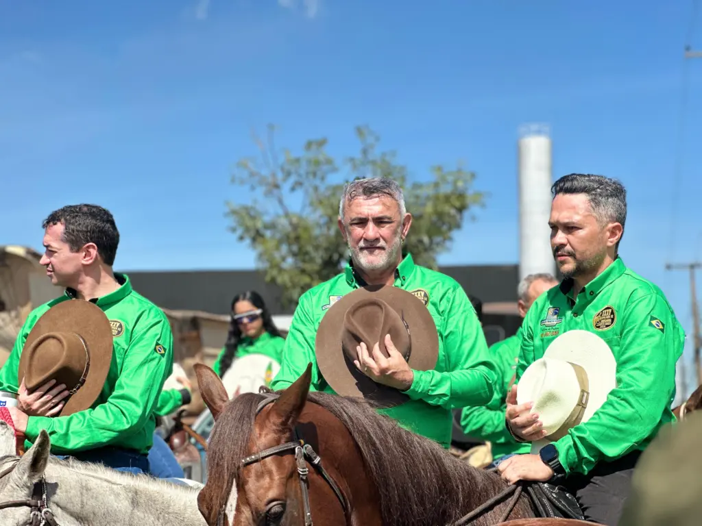 Com deputados e líderes, Amélio participa da 35ª Cavalgada de Araguaína e destaca PL que cria Região Metropolitana