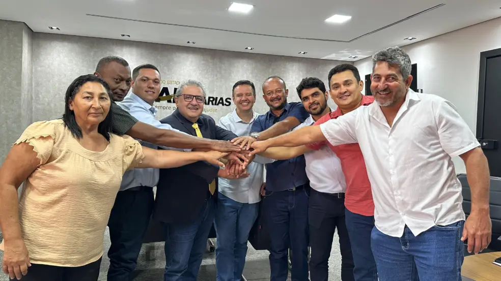 Nome para federal em 2026, Jair Farias recebe declaração de apoio do prefeito de Fátima e sete vereadores