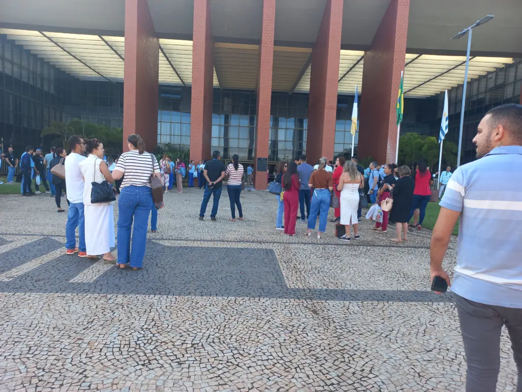 Susto na Aleto! 2º andar do prédio tem princípio de incêndio causado por ar-condicionado e providências são tomadas