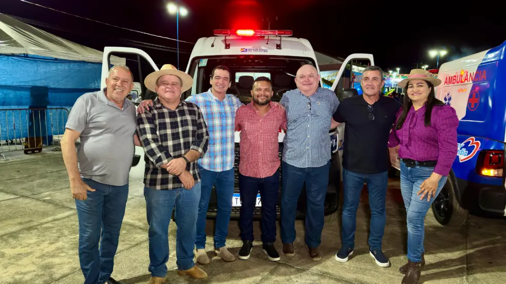 Deputado Alexandre Guimarães entrega ambulância zero km em Brasilândia do Tocantins