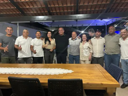 Em jantar em Taguatinga, prefeito e maioria dos vereadores abraçam reeleição de Gomes e querem votação histórica para 2026