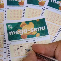 Mega-Sena aposta — Foto: Rafa Neddermeyer/Agência Brasil