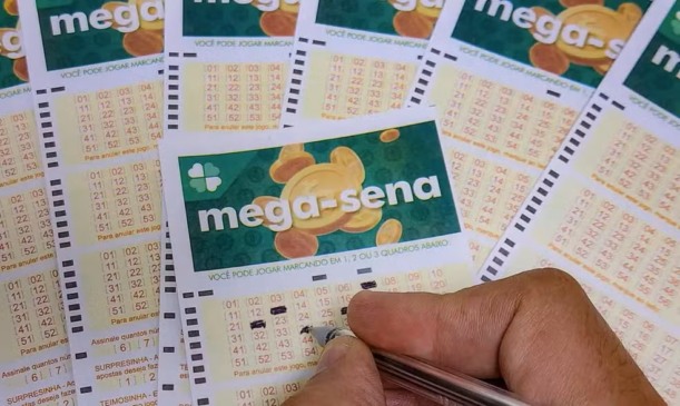 Mega-Sena aposta — Foto: Rafa Neddermeyer/Agência Brasil