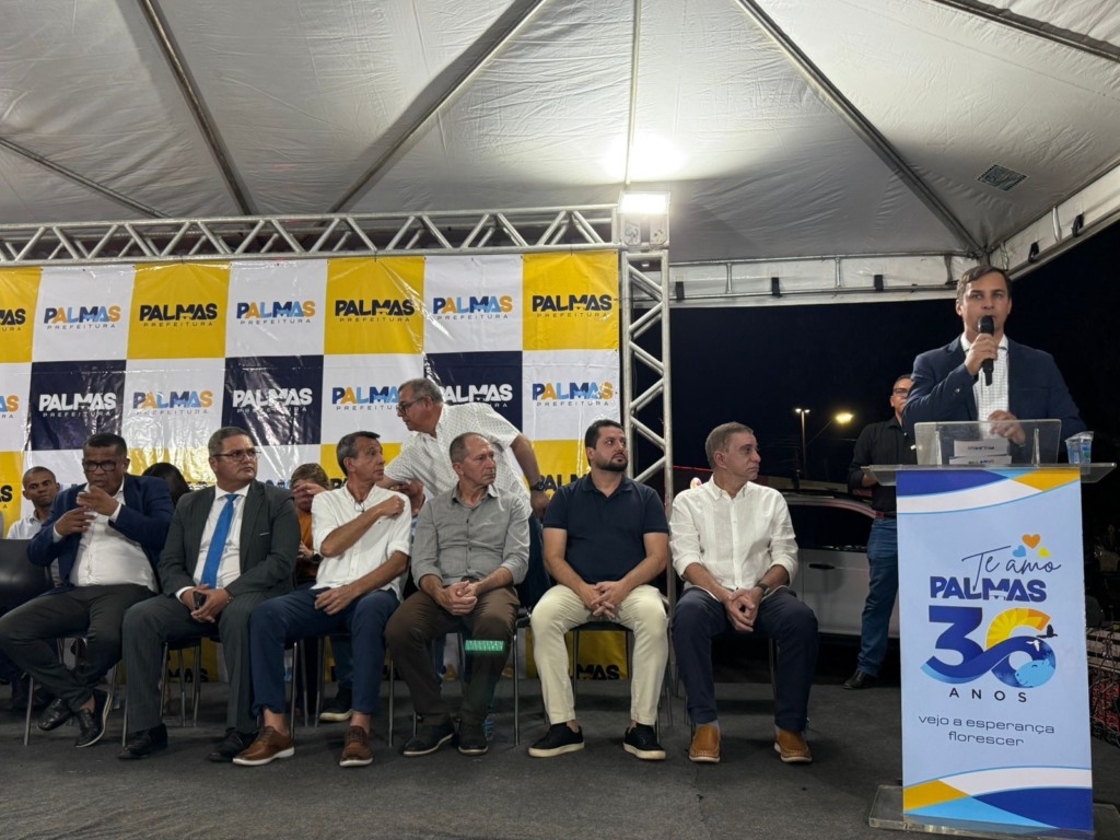 Na inauguração da Praça no Aureny I, Amastha pede que justiça seja feita a Eduardo e Velozo pede compreensão popular: “momento conturbado não dura muito tempo”