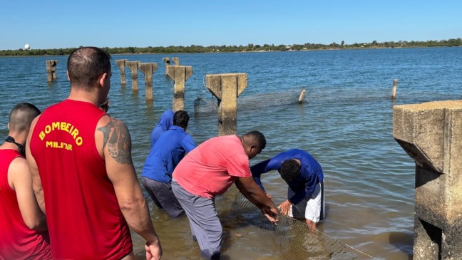Telas de proteção começam a serem instaladas na Praia do Caju