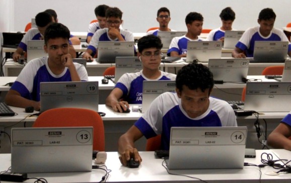 SENAI oferta 250 matrículas em áreas de operação de computador, inteligência artificial e marketing digital