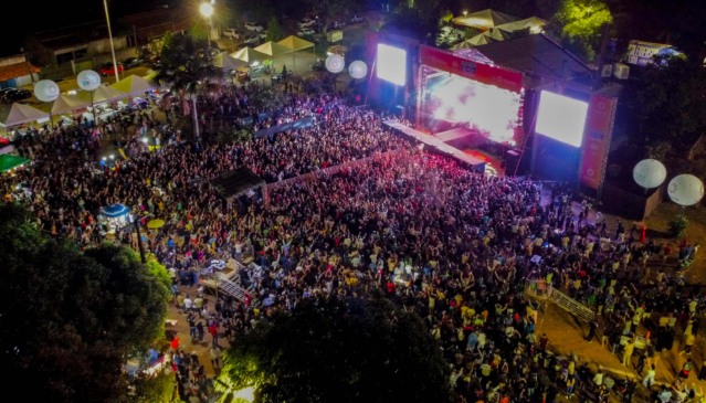 Público lota a praça de eventos em Taquaruçu durante show de Bell Marques, na 2ª edição do festival promovido pelo Governo do Tocantins - Foto: Edes Pereira/Governo do Tocantins