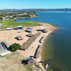 Praia do Coco possui uma estrutura fixa e permanece ativa durante todo o ano, com quiosques, banheiros e área demarcada para banho - Foto: Hermes Macedo/Governo do Tocantins