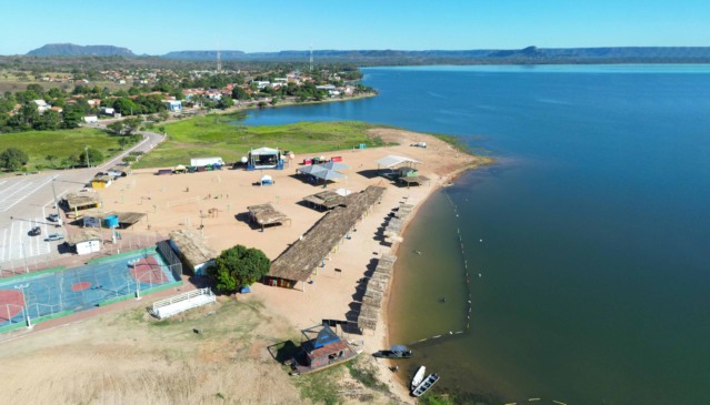 Praia do Coco possui uma estrutura fixa e permanece ativa durante todo o ano, com quiosques, banheiros e área demarcada para banho - Foto: Hermes Macedo/Governo do Tocantins