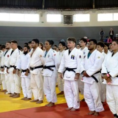 Os atletas e técnicos tocantinenses Gabriel Henrique [terceiro da direita para a esquerda] e Héron Campos [na sequência] perfilados junto a outros participantes do treinamento - Foto: Ascom Prefeitura de Aguaí