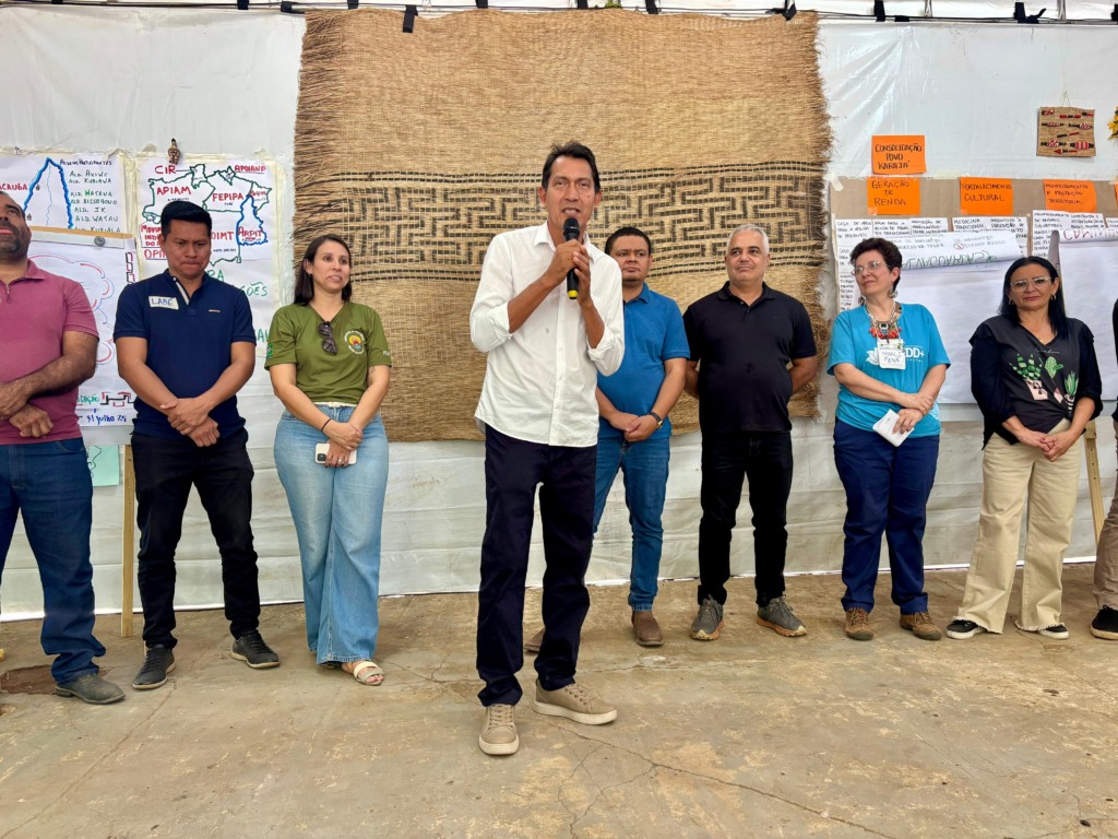 Secretário Paulo Xerente (Sepot) participa da oficina de consolidação do processo de escuta do Programa Jurisdicional REDD+ com o povo Karajá, na Ilha do Bananal - Foto: Julyana Batista Aires/Governo do Tocantins