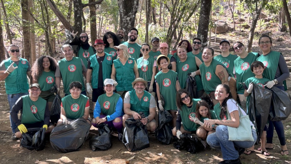 Mutirão de fé e consciência recolhe lixo em área turística de Taquaruçu