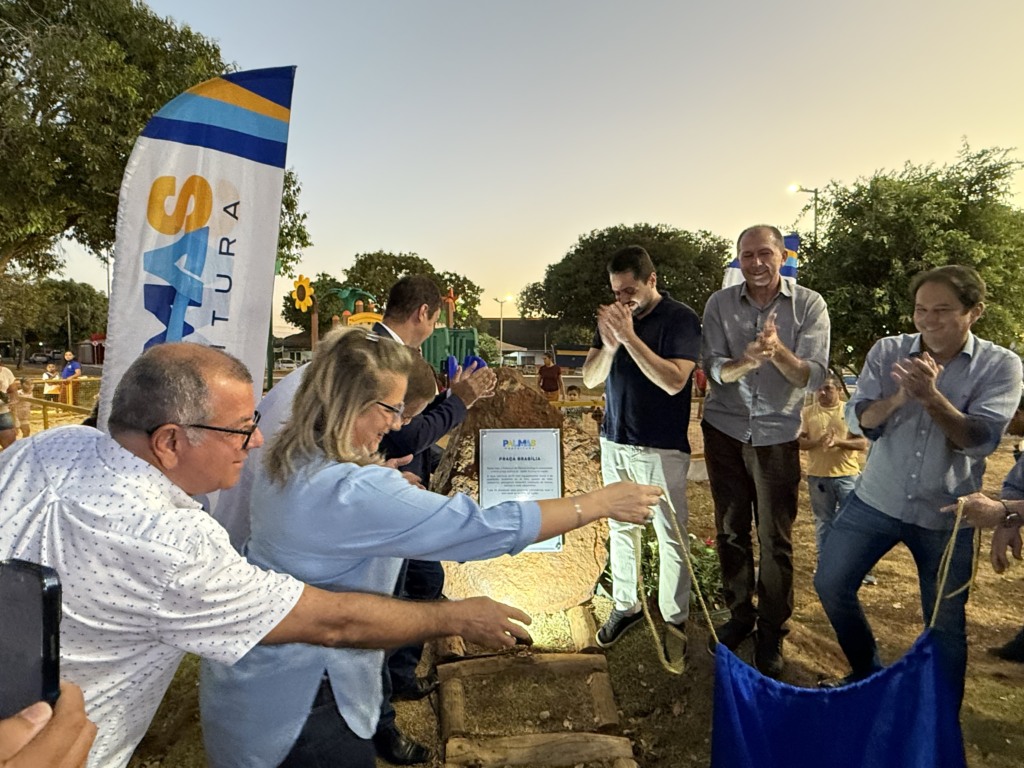 Com apenas três dos 23 vereadores, interino Velozo entrega Praça Brasília no Aureny I e diz estar concretizando desejo de Eduardo 