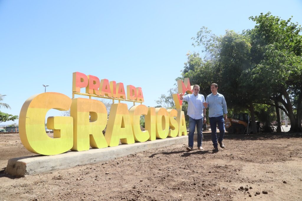 Interino Pastor Velozo vistoria obras pelas ruas de Palmas e quer “olhar atento” com praças