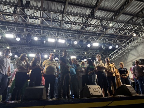 Retorno de Eduardo Siqueira repercute no aniversário de Jair: Auri pede aplausos para prefeito e deputado diz que os verdadeiros permaneceram na hora da dificuldade 