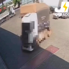 Jovem sofre fratura exposta após bater em carreta em posto de combustíveis no TO; VÍDEO