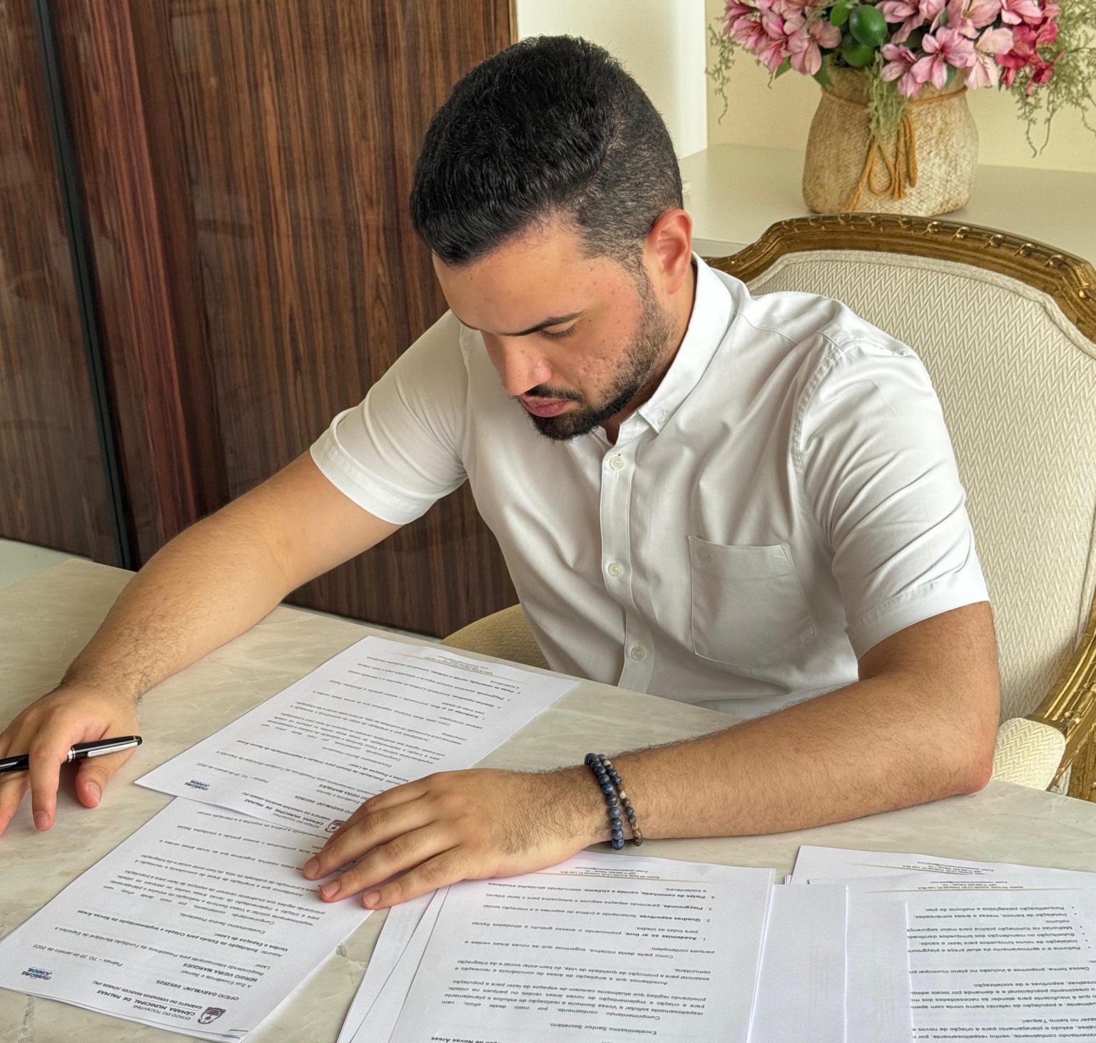 Vereador Marcos Júnior pede recapeamento em rotatórias e avenidas do centro de Palmas Vereador Marcos Júnior pede recapeamento em rotatórias e avenidas do centro de Palmas