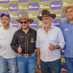  Em Recursolândia, Amélio Cayres foi recebido pelo prefeito Vinicius e pelos deputados Ivory de Lira e Luciano Oliveira - Foto: Ascom Amélio Cayres/Divulgação