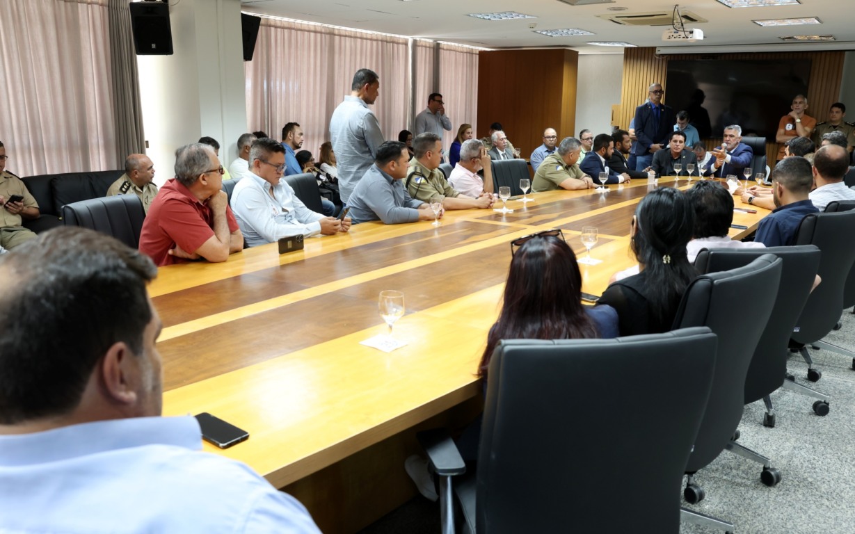 Amélio Cayres recebe sindicalistas e discute PEC do Teto; Proposta deve chegar na Casa em setembro