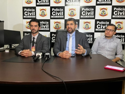 Secretário Bruno Azevedo, delegado Adrinao Aguair Carvalho da 2ª DHPP e elegado-Geral Adjunto da PC/TO, Jéter Aires participam de coletiva de imprensa em Araguaína - Foto: João Guilherme Lobasz Dicom SSP TO 