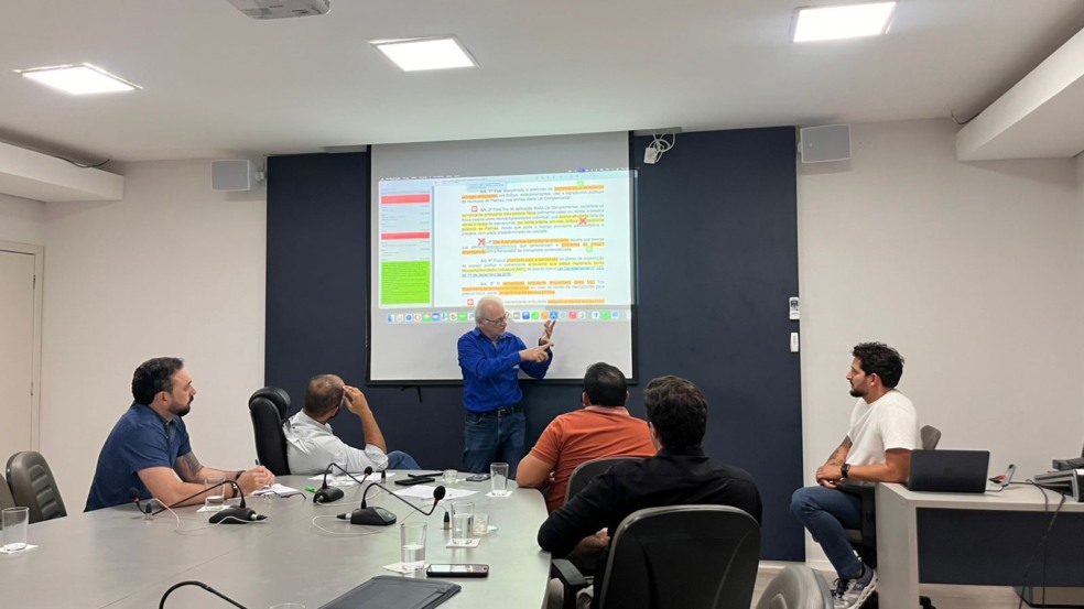 Reunião tratou de temas centrais ligados à propostas de desburocratizar e estimular comércio popular – Foto: Tainara Saraiva Reunião tratou de temas centrais ligados à propostas de desburocratizar e estimular comércio popular – Foto: Tainara Saraiva