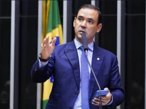 À Gazeta, Vicentinho Jr diz que não vai desconstruir pontes para 2026 com brigas, relembra “acordo” com Rueda e Gaguim e garante: “sou um homem escravo de tudo que eu trato”