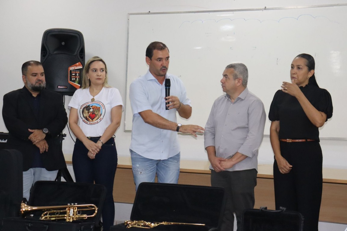 PORTO: Deputado cobra gestão Ronivon sobre uso de Castramóvel e diz que pode acionar órgãos; Prefeitura se explica