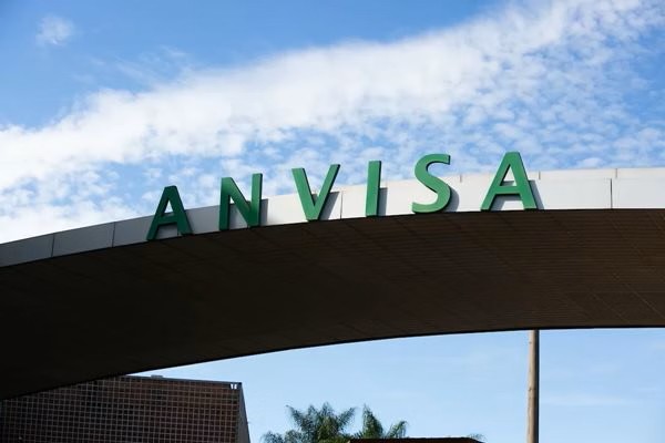 Anvisa publica alerta para riscos de progressiva com formol Anvisa publica alerta para riscos de progressiva com formol