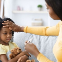 Doença comum na infância causa febre e preocupa mães e pais