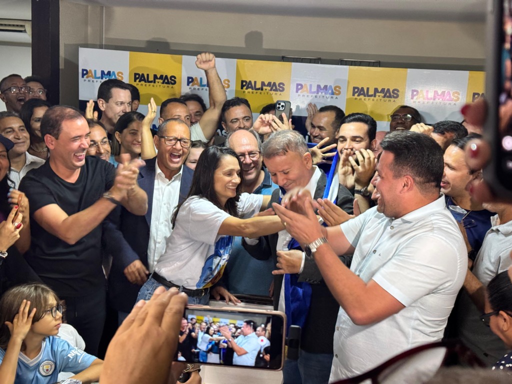 Na coletiva, Eduardo se defende, fala em fé, família e trajetória e diz que sempre buscou “honrar” o vice: “a frase agora é: Juntos nós Podemos, e só!”