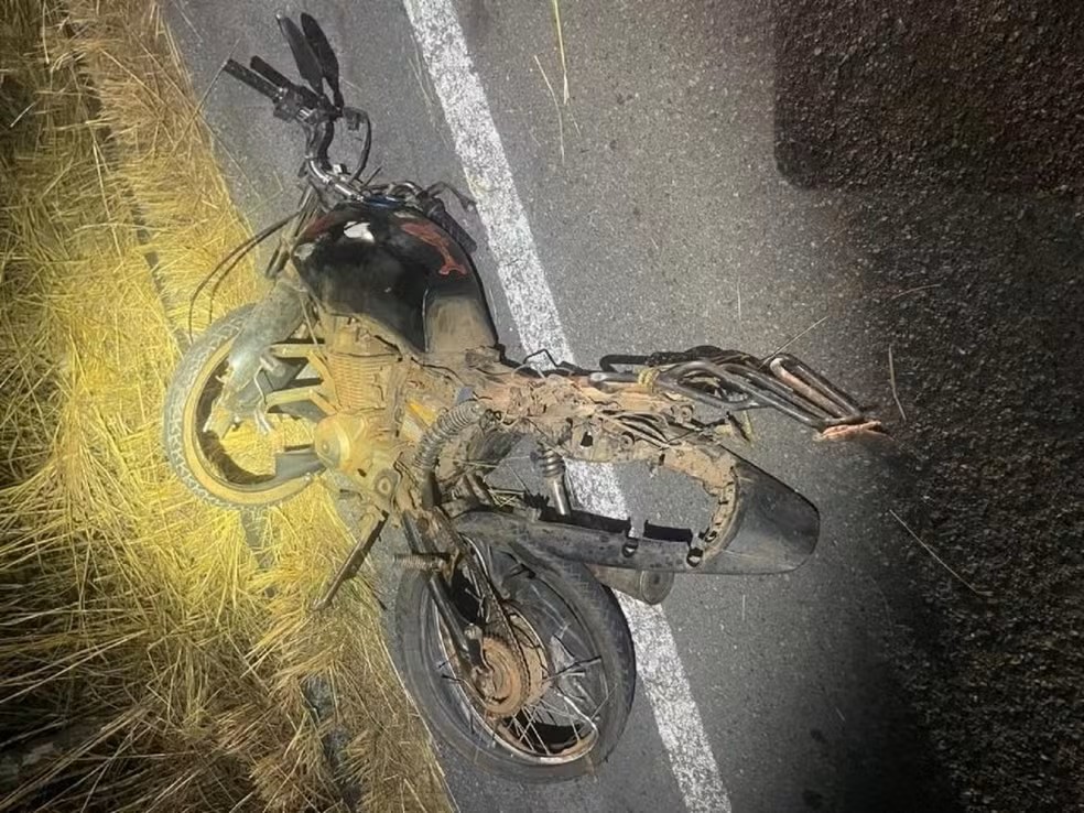 Vítimas estavam em uma motocicleta, segundo a PM — Foto: Divulgação/PMTO