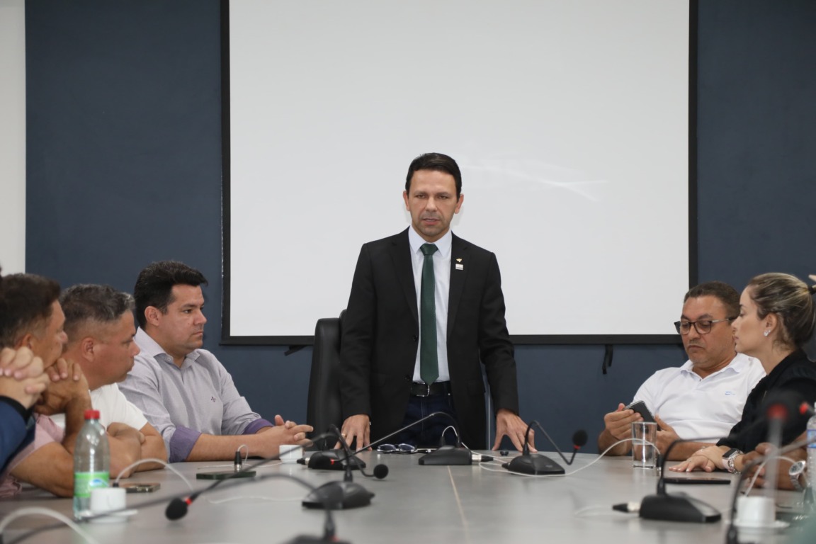 Secretário-chefe do gabinete de Eduardo Siqueira reúne 19 vereadores para alinhamento e promete: “Estaremos ainda mais próximos”