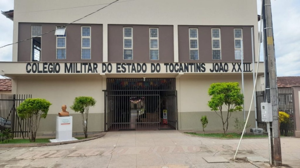 Pais, alunos e servidores querem saber situação de prédio escolar que teto desabou; Governo se manifesta à Gazeta